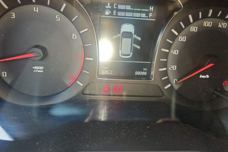 Used GAC Trumpchi GS4 2015 200T Manual Elite Edition Odometer Close Up