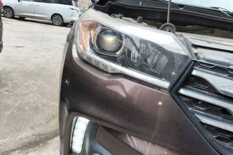 Used GAC Trumpchi GS4 2015 200T G-DCT Elite Edition Right Front Headlight
