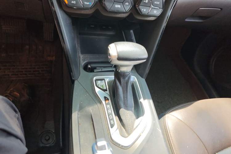 Used GAC Trumpchi GS4 2015 200T G-DCT Luxury Edition Gear Lever