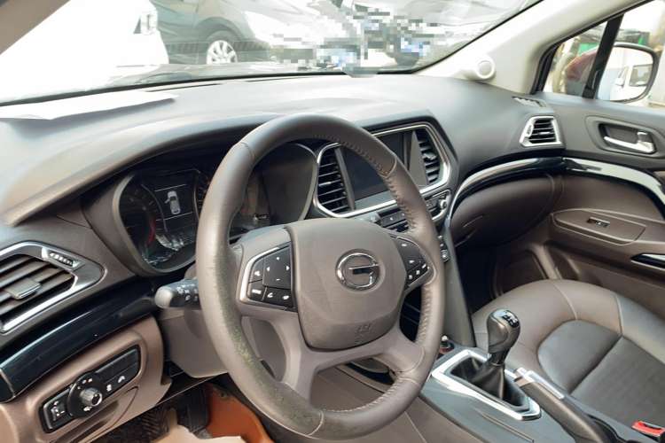 Used GAC Trumpchi GS4 2015 200T Manual Luxury Edition Interior 3