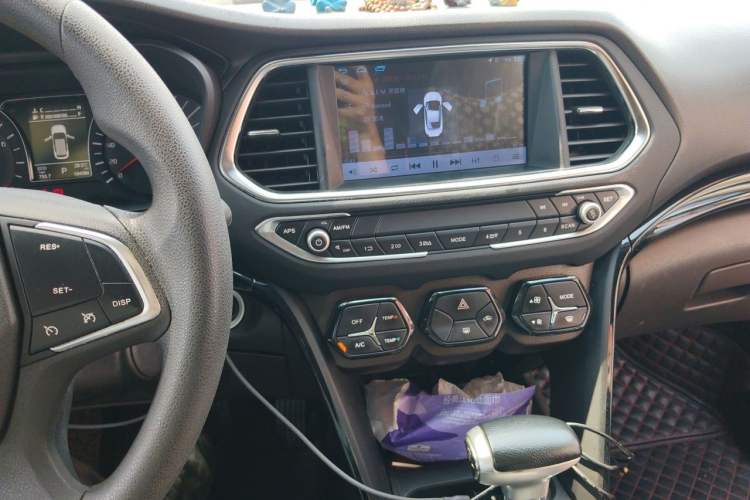 Used GAC Trumpchi GS4 2015 200T G-DCT Elite Edition Audio And AC Panel