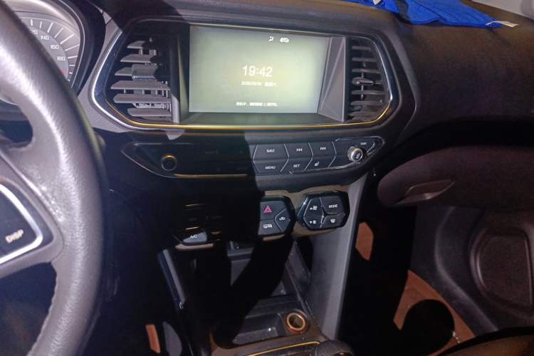 Used GAC Trumpchi GS4 2015 200T Manual Luxury Edition Audio And AC Panel