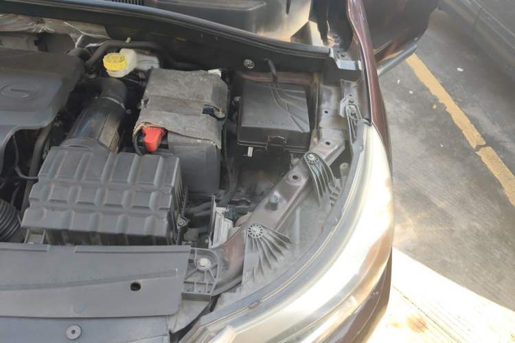 Used GAC Trumpchi GS4 2015 200T G-DCT Elite Edition Engine Bay Left