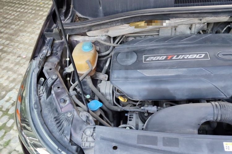 Used GAC Trumpchi GS4 2015 200T Manual Luxury Edition Engine Bay Right