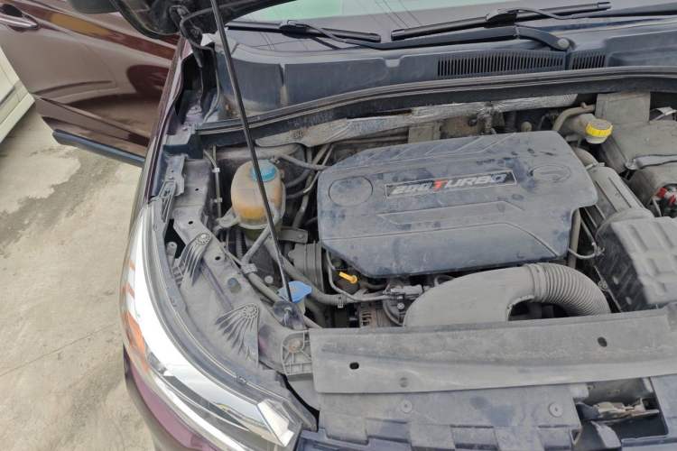 Used GAC Trumpchi GS4 2015 200T G-DCT Luxury Edition Engine Bay Right