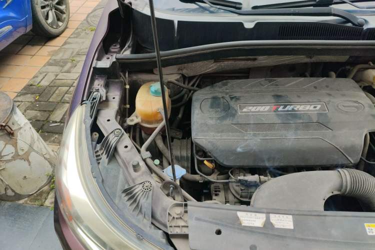 Used GAC Trumpchi GS4 2015 200T G-DCT Luxury Edition Engine Bay Right