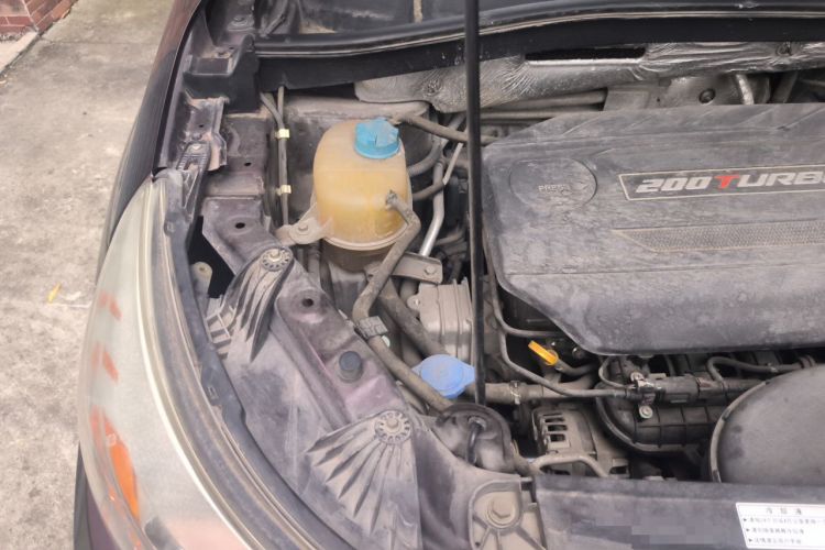 Used GAC Trumpchi GS4 2015 200T Manual Elite Edition Engine Bay Right