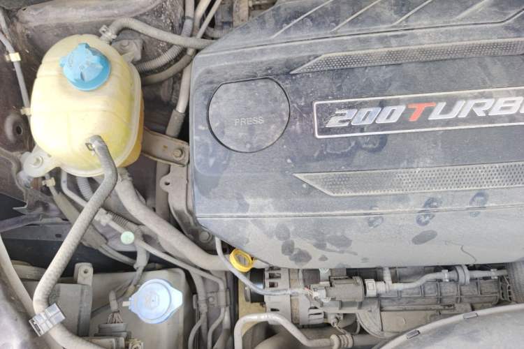 Used GAC Trumpchi GS4 2015 200T Manual Luxury Edition Engine Bay Right