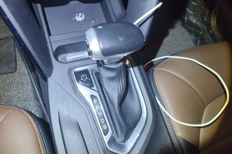 Used GAC Trumpchi GS4 2015 200T G-DCT Elite Edition Gear Lever