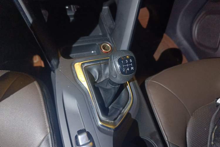 Used GAC Trumpchi GS4 2015 200T Manual Luxury Edition Gear Lever