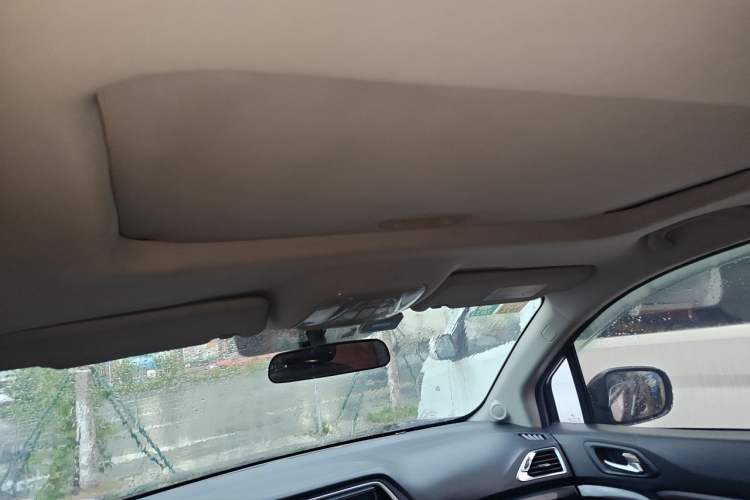 Used GAC Trumpchi GS4 2015 200T G-DCT Elite Edition Headliner