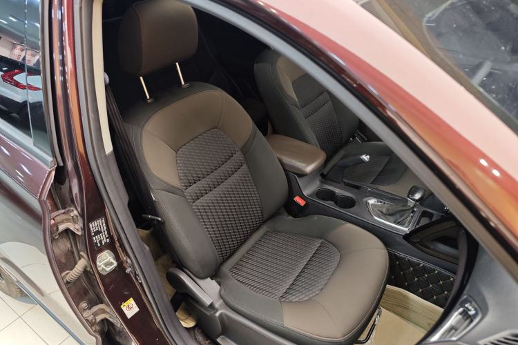 Used GAC Trumpchi GS4 2015 200T G-DCT Elite Edition Interior 2