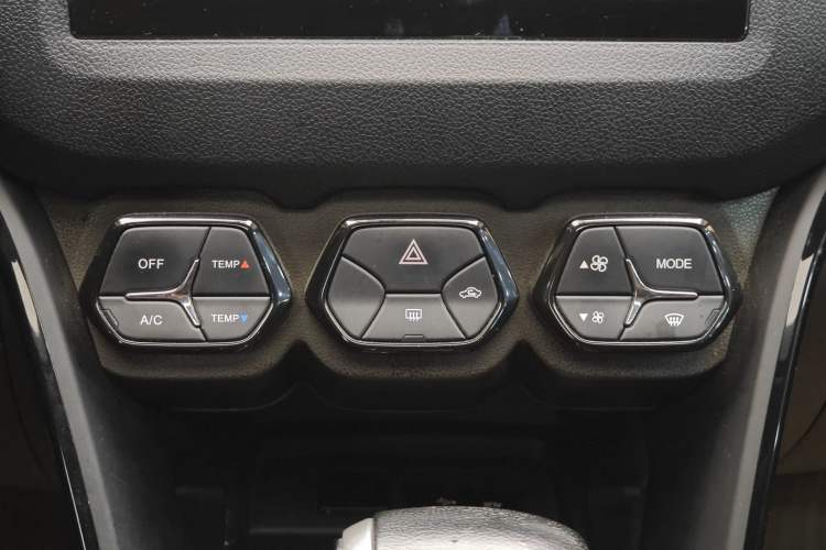 Used GAC Trumpchi GS4 2015 200T G-DCT Elite Edition Interior 7