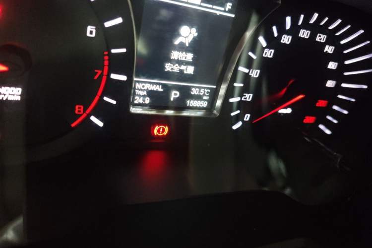 Used GAC Trumpchi GS4 2015 200T G-DCT Elite Edition Odometer Close Up
