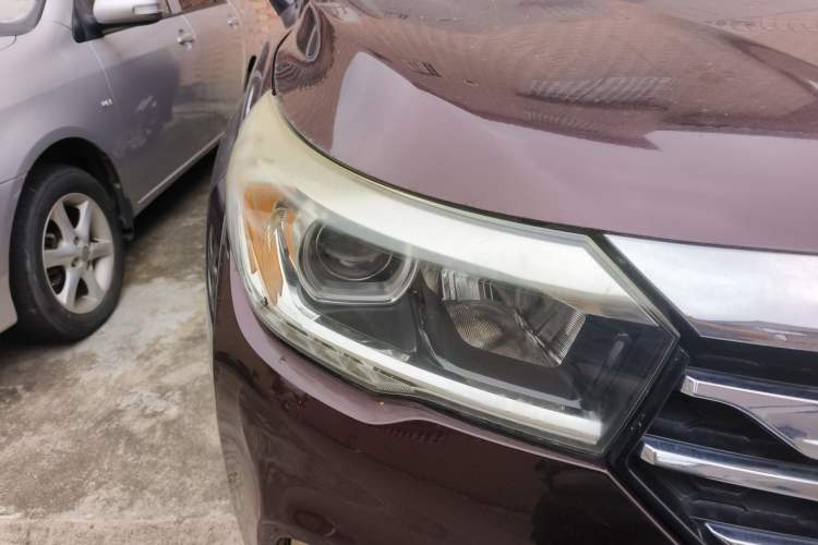 Used GAC Trumpchi GS4 2015 200T Manual Comfort Edition Right Front Headlight