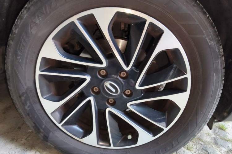 Used GAC Trumpchi GS4 2015 200T Manual Luxury Edition Right Front Wheel Hub
