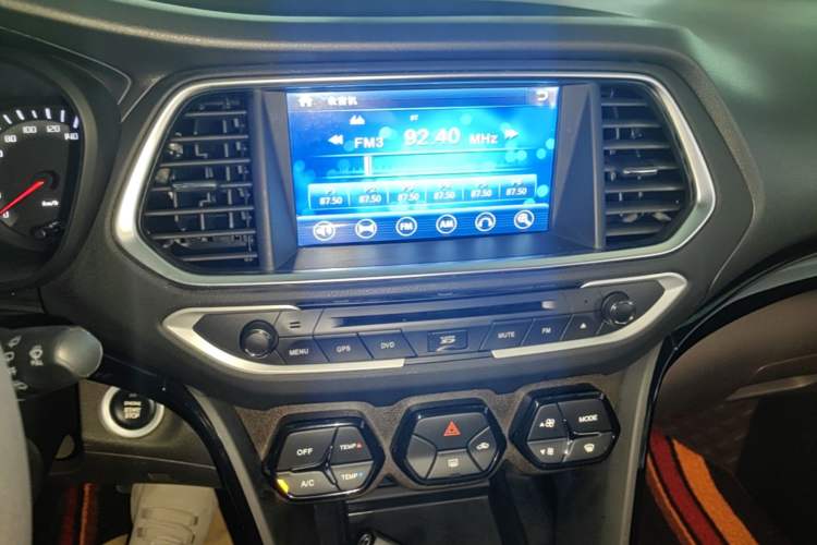 Used GAC Trumpchi GS4 2015 200T G-DCT Elite Edition Audio And AC Panel