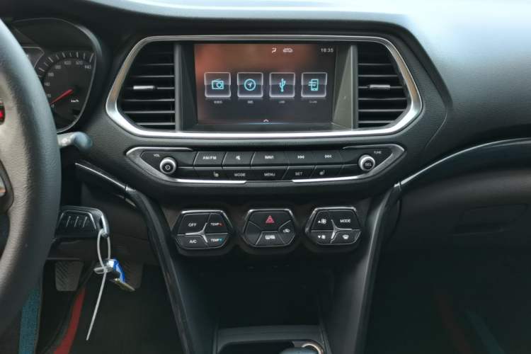Used GAC Trumpchi GS4 2015 200T Manual Luxury Edition Audio And AC Panel