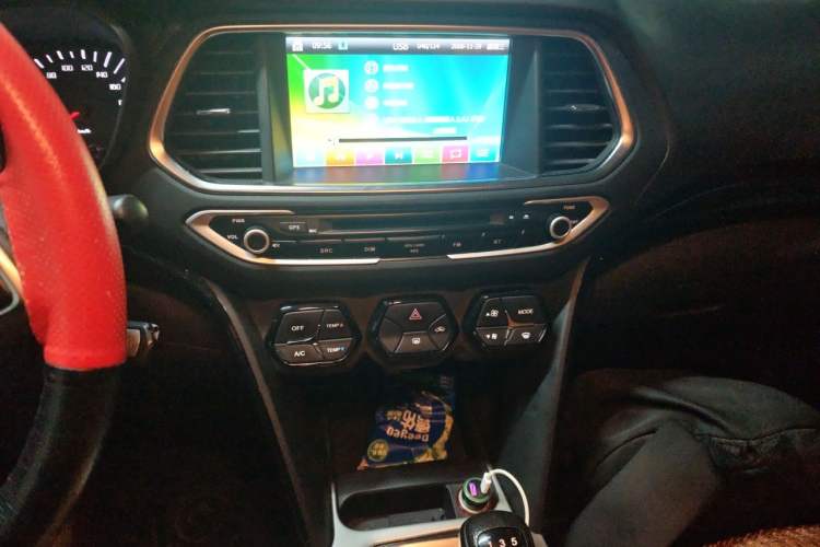 Used GAC Trumpchi GS4 2015 200T Manual Elite Edition Audio And AC Panel