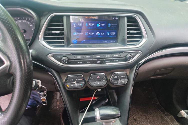 Used GAC Trumpchi GS4 2015 200T G-DCT Comfort Edition Audio And AC Panel