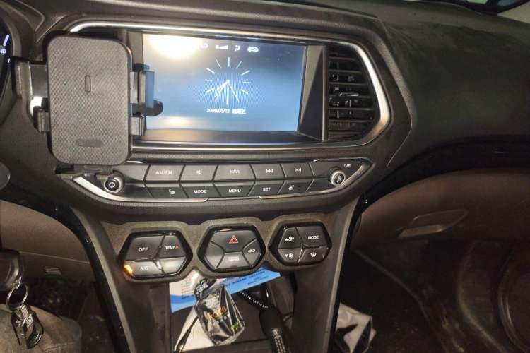 Used GAC Trumpchi GS4 2015 200T Manual Luxury Edition Audio And AC Panel