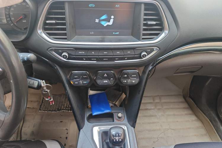 Used GAC Trumpchi GS4 2015 200T Manual Luxury Edition Audio And AC Panel