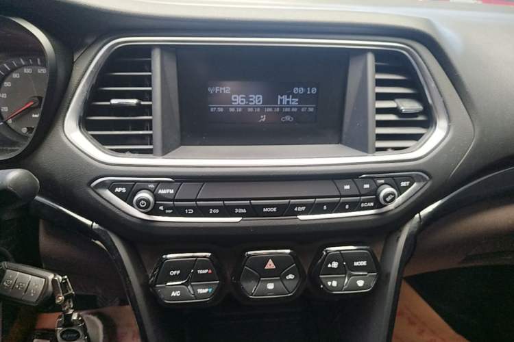 Used GAC Trumpchi GS4 2015 200T Manual Elite Edition Audio And AC Panel
