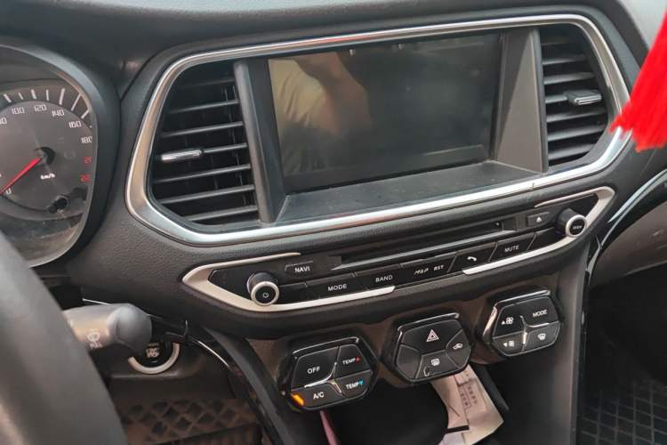Used GAC Trumpchi GS4 2015 200T G-DCT Elite Edition Audio And AC Panel