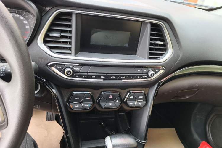 Used GAC Trumpchi GS4 2015 200T G-DCT Elite Edition Audio And AC Panel