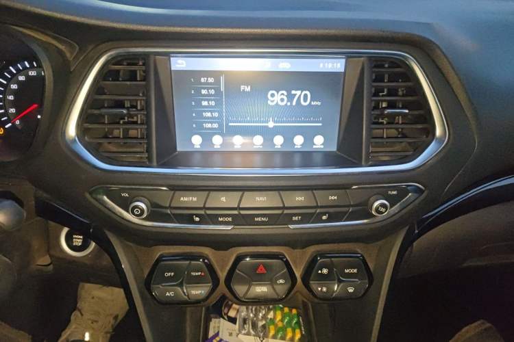 Used GAC Trumpchi GS4 2015 200T G-DCT Luxury Edition Audio And AC Panel