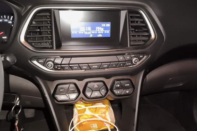 Used GAC Trumpchi GS4 2015 200T Manual Elite Edition Audio And AC Panel