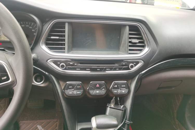 Used GAC Trumpchi GS4 2015 200T G-DCT Elite Edition Audio And AC Panel