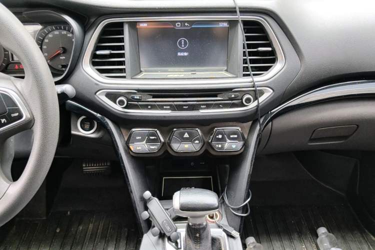 Used GAC Trumpchi GS4 2015 200T G-DCT Elite Edition Audio And AC Panel