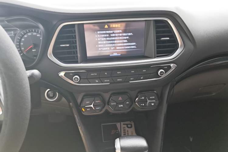 Used GAC Trumpchi GS4 2015 200T G-DCT Prestige Edition Audio And AC Panel