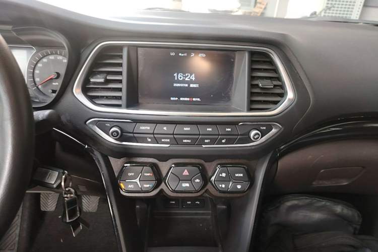 Used GAC Trumpchi GS4 2015 200T Manual Luxury Edition Audio And AC Panel