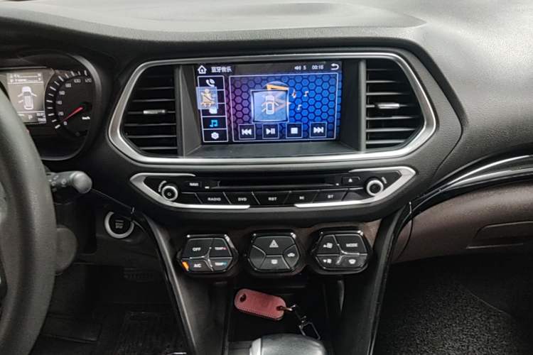 Used GAC Trumpchi GS4 2015 200T G-DCT Elite Edition Audio And AC Panel