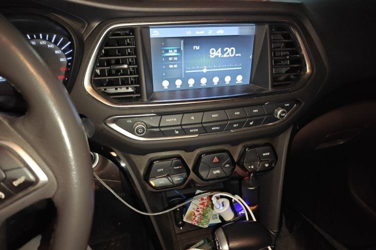 Used GAC Trumpchi GS4 2015 200T G-DCT Luxury Edition Audio And AC Panel