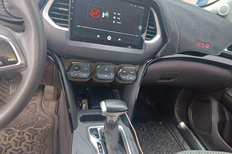 Used GAC Trumpchi GS4 2015 200T G-DCT Elite Edition Audio And AC Panel