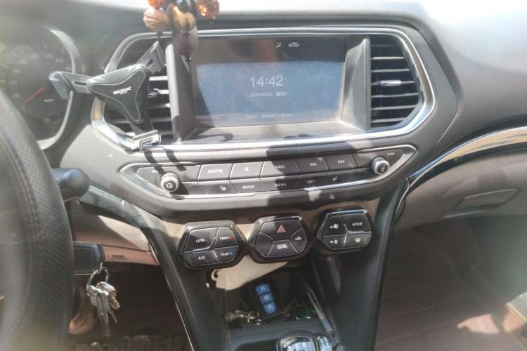 Used GAC Trumpchi GS4 2015 200T Manual Luxury Edition Audio And AC Panel