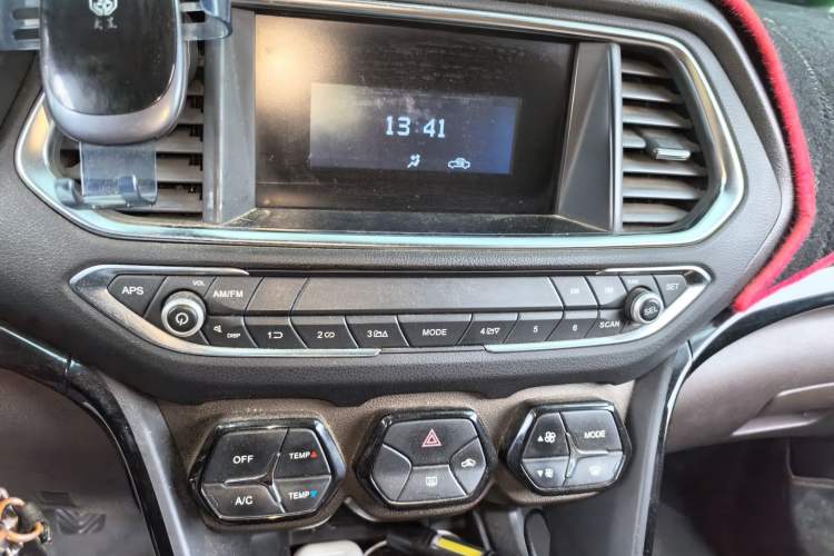 Used GAC Trumpchi GS4 2015 200T Manual Elite Edition Audio And AC Panel