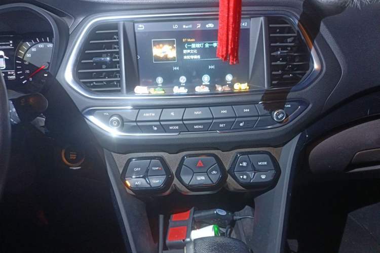 Used GAC Trumpchi GS4 2015 200T G-DCT Luxury Edition Audio And AC Panel