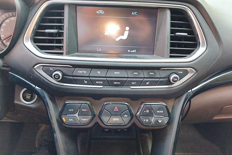 Used GAC Trumpchi GS4 2015 200T G-DCT Luxury Edition Audio And AC Panel