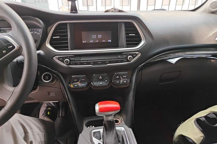Used GAC Trumpchi GS4 2015 200T G-DCT Elite Edition Audio And AC Panel