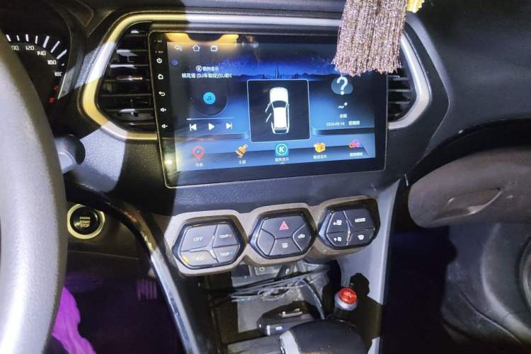 Used GAC Trumpchi GS4 2015 200T G-DCT Elite Edition Audio And AC Panel