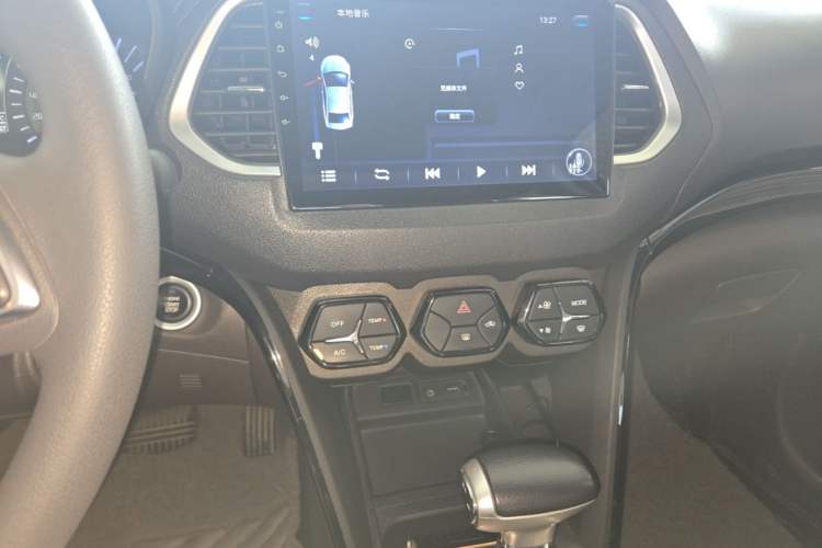 Used GAC Trumpchi GS4 2015 200T G-DCT Elite Edition Audio And AC Panel