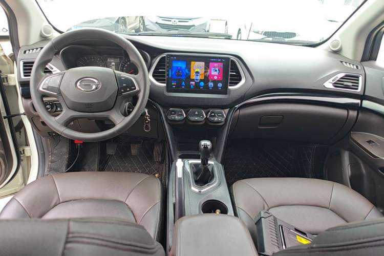Used GAC Trumpchi GS4 2015 200T Manual Elite Edition Center Console