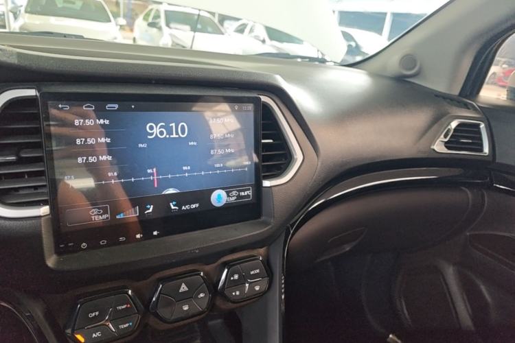 Used GAC Trumpchi GS4 2015 200T Manual Elite Edition Center Console