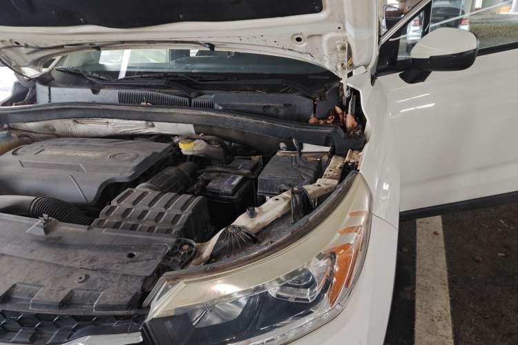 Used GAC Trumpchi GS4 2015 200T Manual Luxury Edition Engine Bay Left