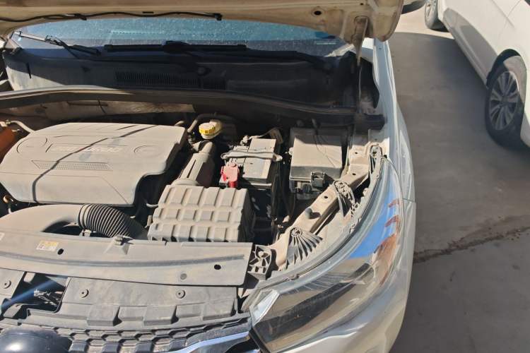 Used GAC Trumpchi GS4 2015 200T Manual Elite Edition Engine Bay Left