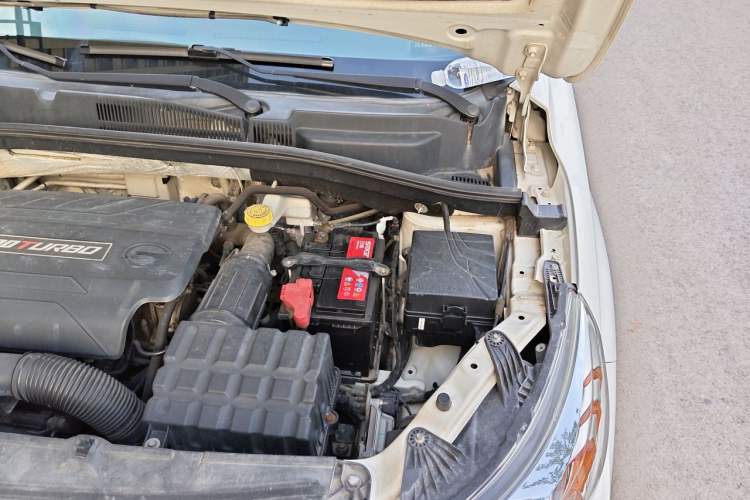Used GAC Trumpchi GS4 2015 200T Manual Elite Edition Engine Bay Left